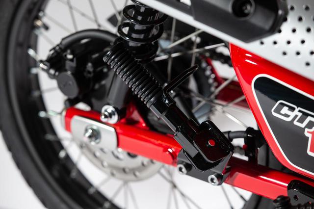 画像13: ライダー心をくすぐるハンドルまわり