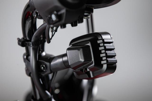 画像8: ライダー心をくすぐるハンドルまわり