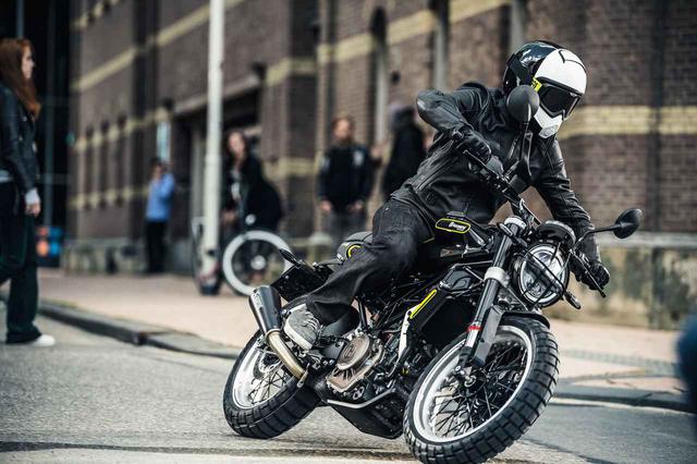 画像: SVARTPILEN 401(オプション装着車)