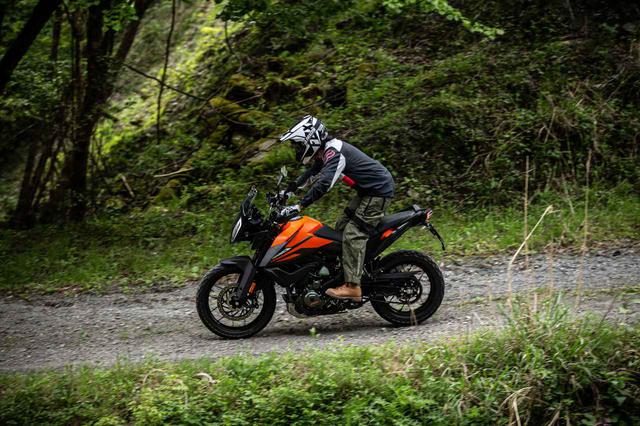 画像2: ダート向けに開発されたバイクではないのに、ちゃんとダートも走れる