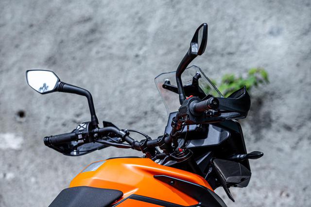 画像: 390Adventureは、スロットルバイワイヤ。400クラスながら、電子制御がたくさん組み込まれたマシンだ