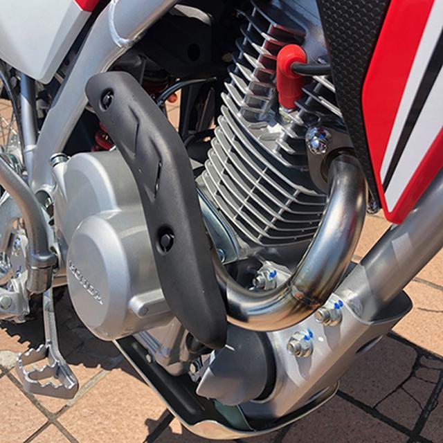 画像: 価格:¥20,000(税抜) 適合車種:CRF125F(19〜) *ノーマルヒートガードはそのまま装着可 *ノーマルサイレンサーにそのまま装着可