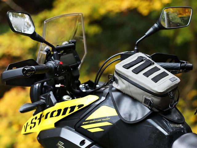 画像: バイクパッキングは、ターポリンで。泥すら気にせず、丸洗い