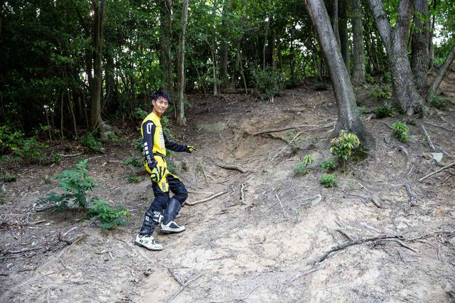 画像1: チャレンジ① スリッピーな木の根がある、ヒルクライム