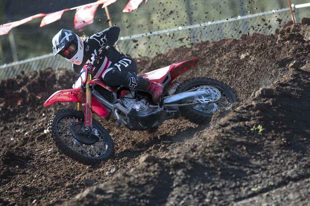 画像3: “まったく別物” 21モデルのCRF450Rが、変わりすぎな件。なんだこの圧倒的スリム感