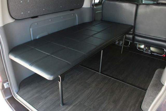 画像1: 運転席側、助手席側あなたならどっちにつける?
ベッドを装備してもっと快適に