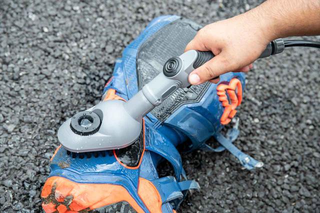 画像6: バッテリー式の洗車機なら、場所を選ばずどこでもバイクを洗えちゃう