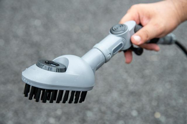 画像2: 水+洗剤+ブラシを三位一体に。どこでもいつでも使える洗車神