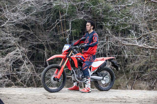 画像: あまり参考にならないあしつき。バイクが小さくみえるのも、まぁ当然なのか。これ足長タイプの<s>です