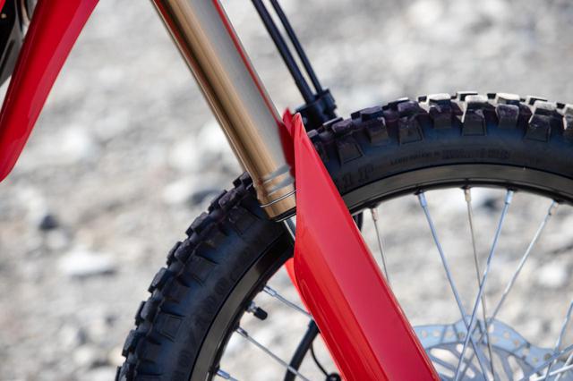 画像4: CRF250Lじっくりインプレ vol.1「足付きがいいだけじゃなかった。スタンダードと足長の<s>を比較」