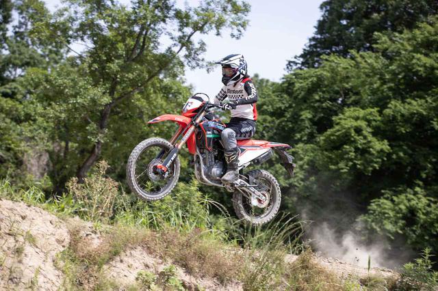 画像: ちょっと飛び出しちゃうくらい、怖さを感じないバイクだ