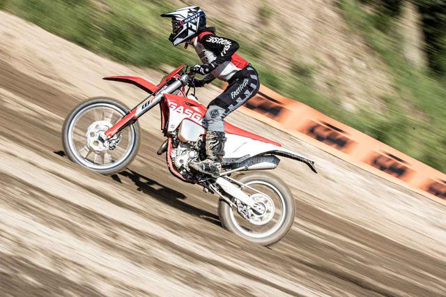 新生GASGASが、最高にファンでパンキッシュなバイクブランドな件 (2/2