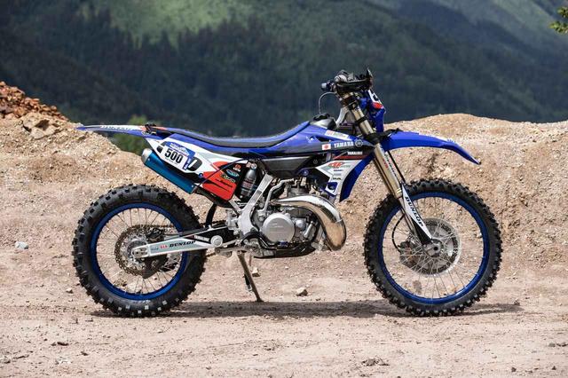 鈴木健二のエルズベルグロデオ用YZ250は、まるでファクトリーバイクだ