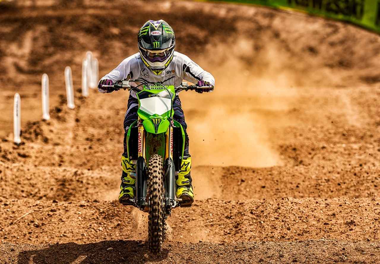 ホンキのファクトリーレプリカKX450“SR” 2023が北米発表 - Off1.jp