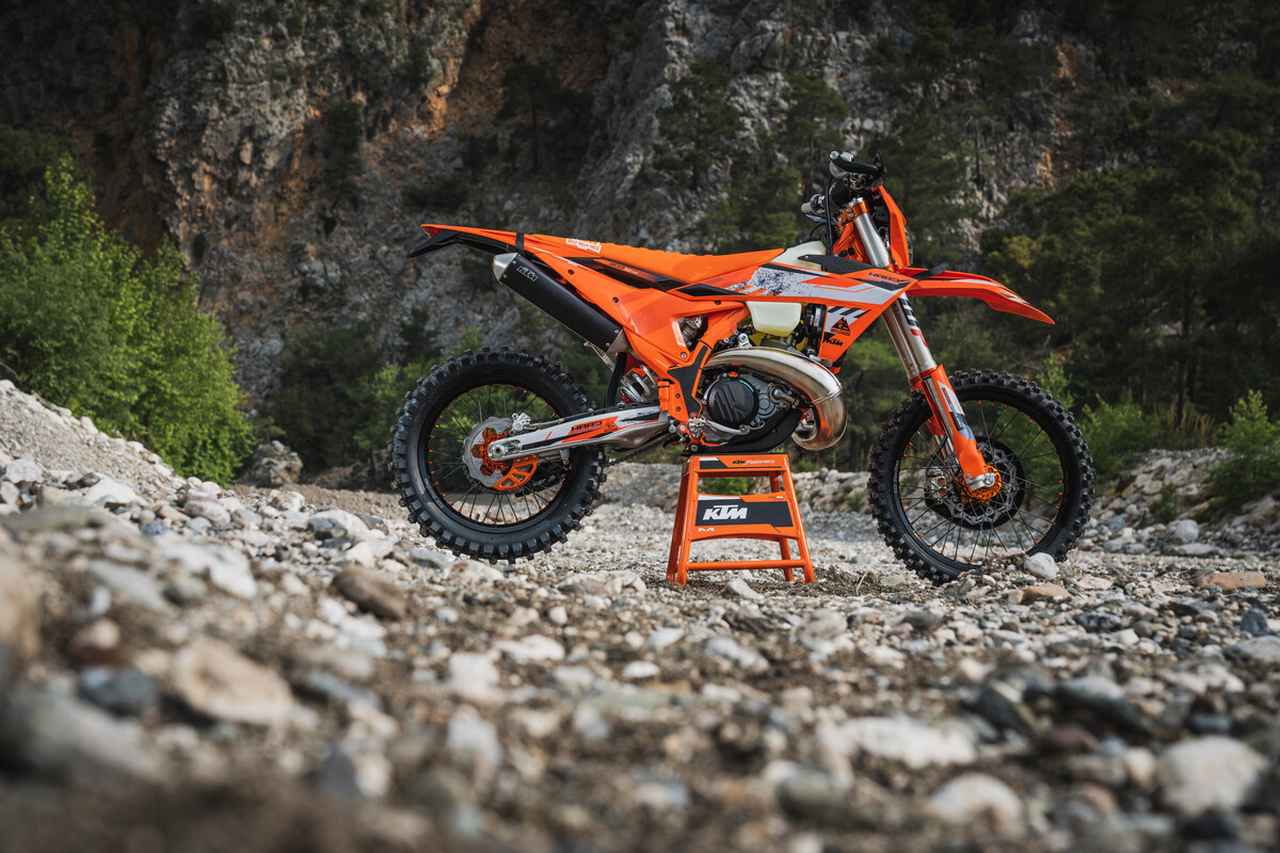 画像 : 4番目の画像 - 「KTM「300EXC HARDENDURO」が欧州でリリース。ハードエンデューロ向けオプションパーツが充実」のアルバム - Off1.jp（オフワン・ドット・ジェイピー）