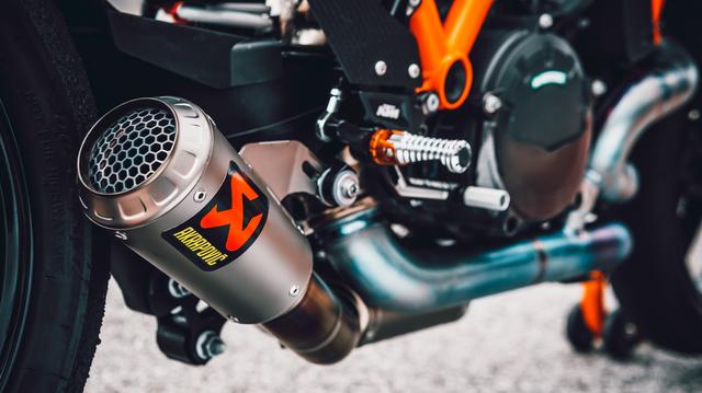 最強の2stエンデューロマシンに強化、2024 KTM 300 EXCパワー