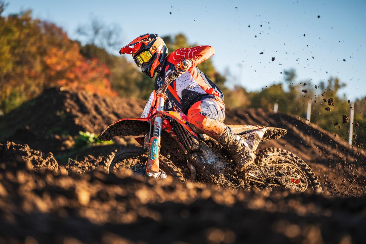画像 : 5番目の画像 - 「フレームに手を加えたKTM2024ファクトリーエディションが北米で発表」のアルバム - Off1.jp（オフワン・ドット・ジェイピー）