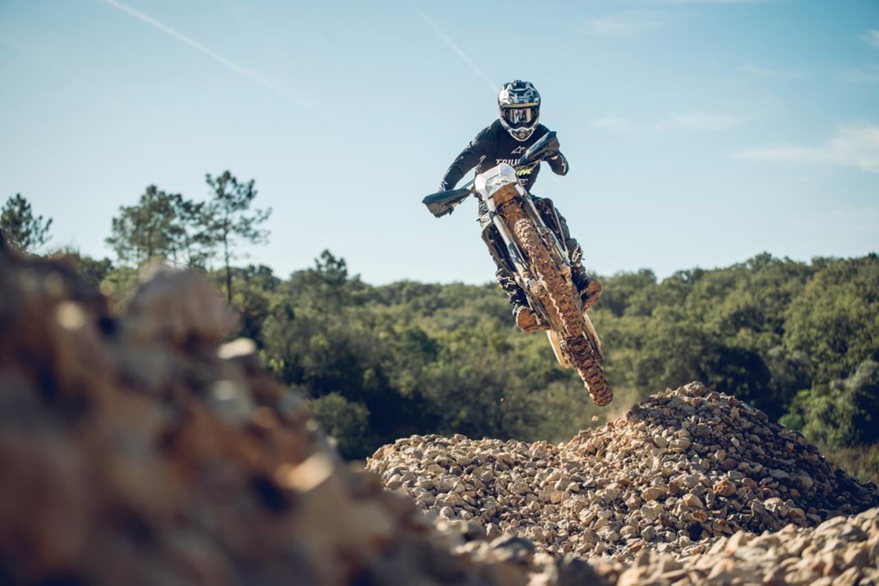 画像 : 3番目の画像 - 「トライアンフのEDバイクが正式にリリース、TF 250-Eは115万6000円で戦略的価格に」のアルバム - Off1.jp（オフワン・ドット・ジェイピー）