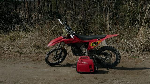 オフロードバイクの本質を考えさせられる、EVバイクSTARK VARGに