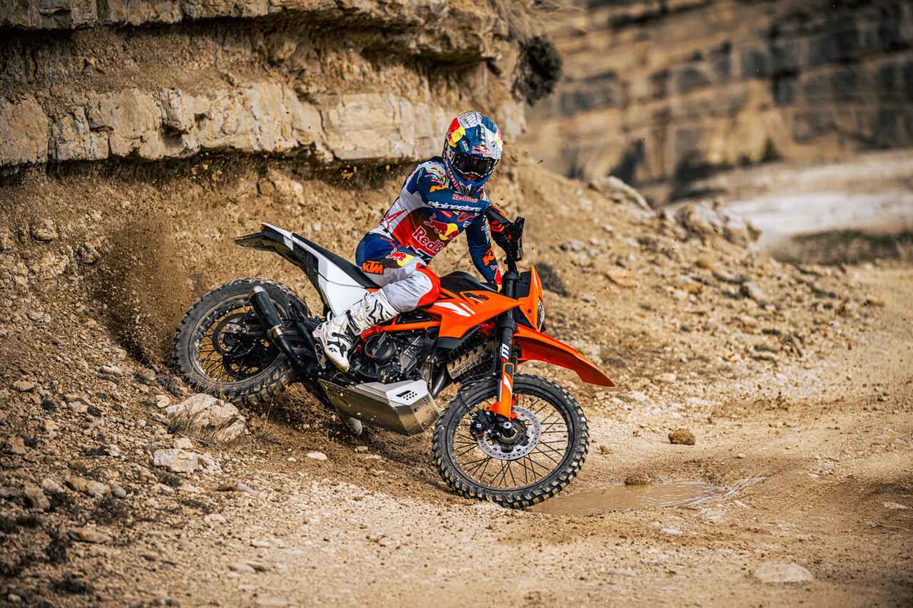 画像 : 12番目の画像 - 「KTM 390 ENDURO Rが発表、普通二輪免許で乗れるデュアルスポーツモデル」のアルバム - webオートバイ