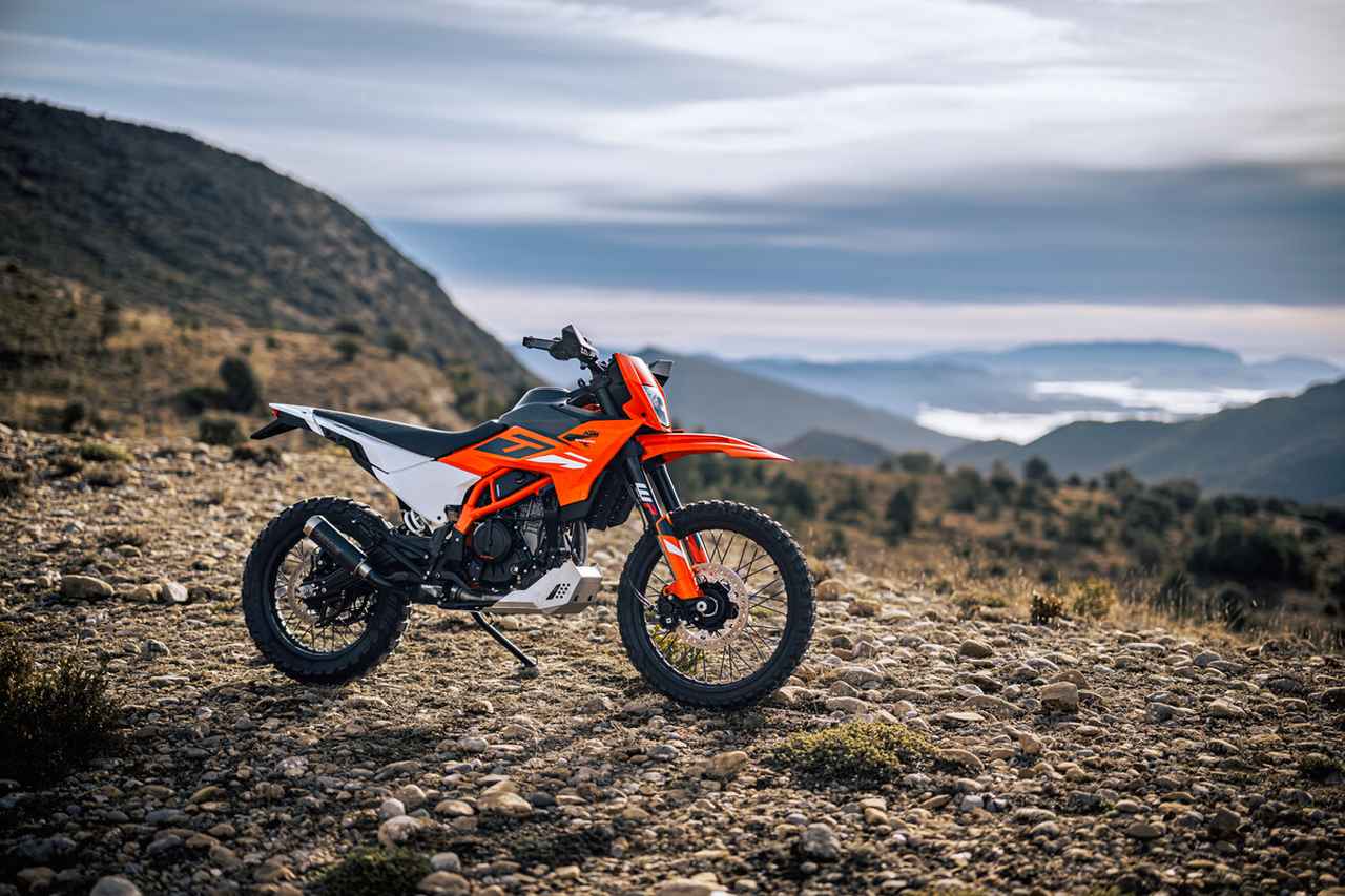 画像 : 15番目の画像 - 「KTM 390 ENDURO Rが発表、普通二輪免許で乗れるデュアルスポーツモデル」のアルバム - webオートバイ