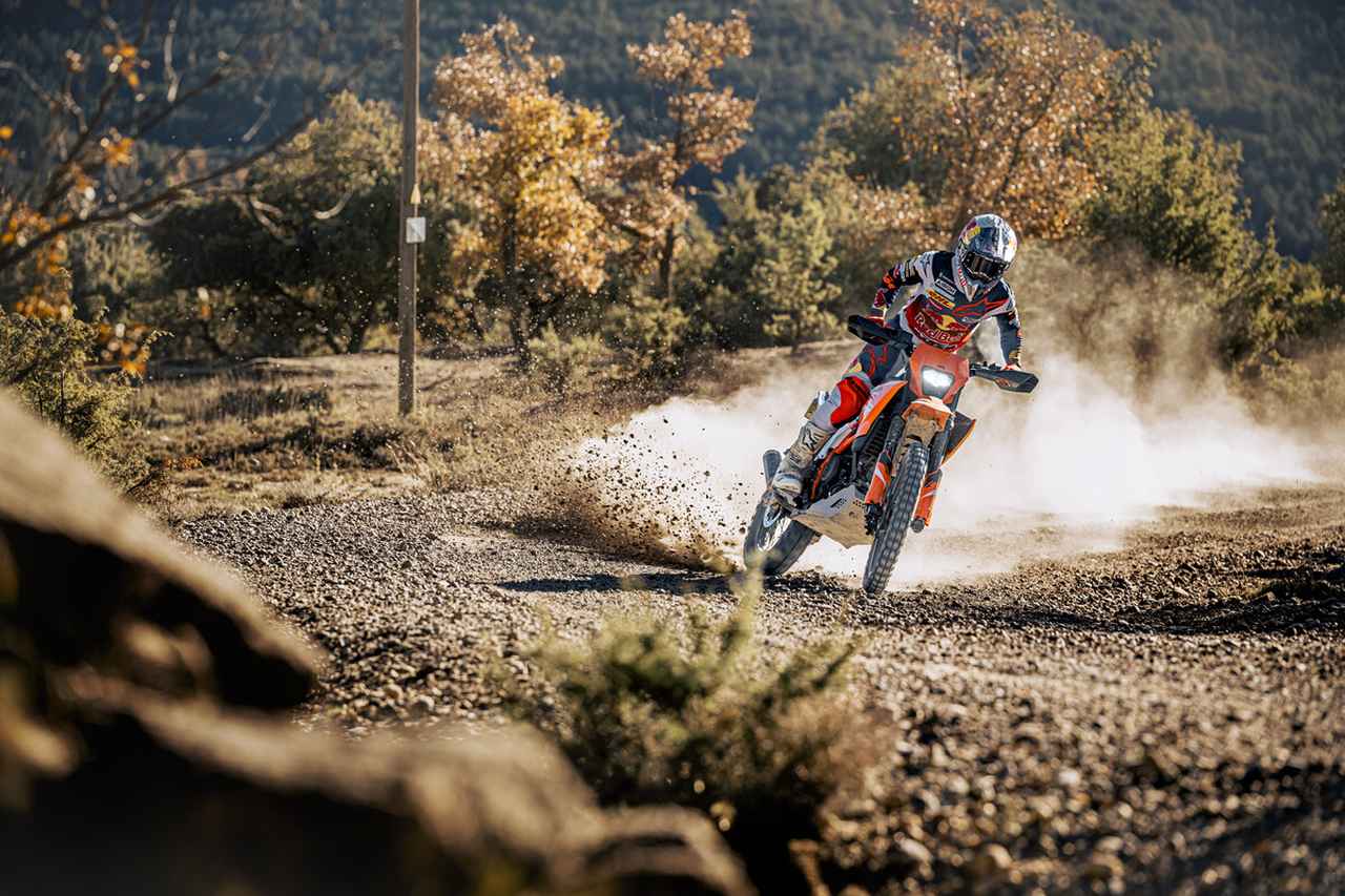 画像 : 11番目の画像 - 「KTM 390 ENDURO Rが発表、普通二輪免許で乗れるデュアルスポーツモデル」のアルバム - webオートバイ
