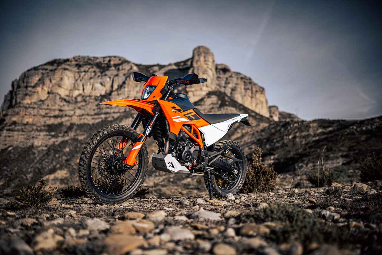 画像 : 14番目の画像 - 「KTM 390 ENDURO Rが発表、普通二輪免許で乗れるデュアルスポーツモデル」のアルバム - webオートバイ