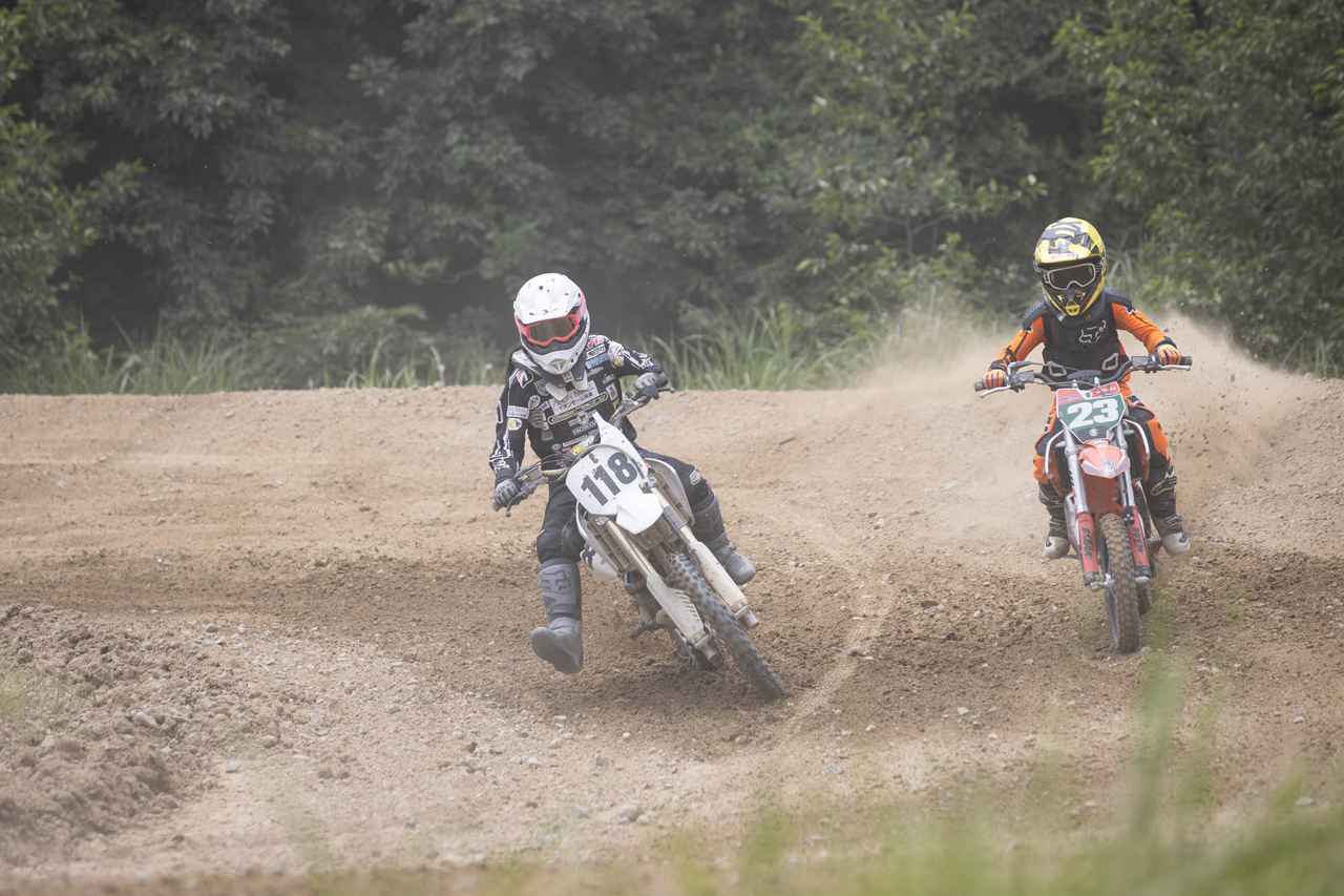 画像4: ホールショットから独走へ、石井が総合優勝を果たす。エンジョイクラス