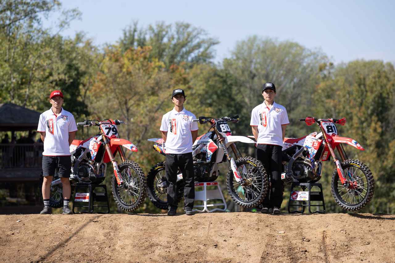 画像: MXoNの特別仕様マシン・ウエア