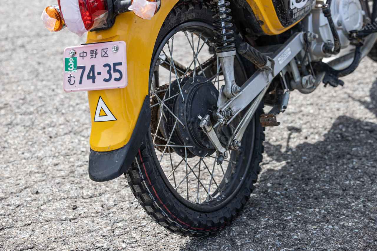 画像: テストに際して、ダートをしっかり走れるようにIRCのGP21新品に履き替えた。ただレースでちゃんと走りたいだけとも言う