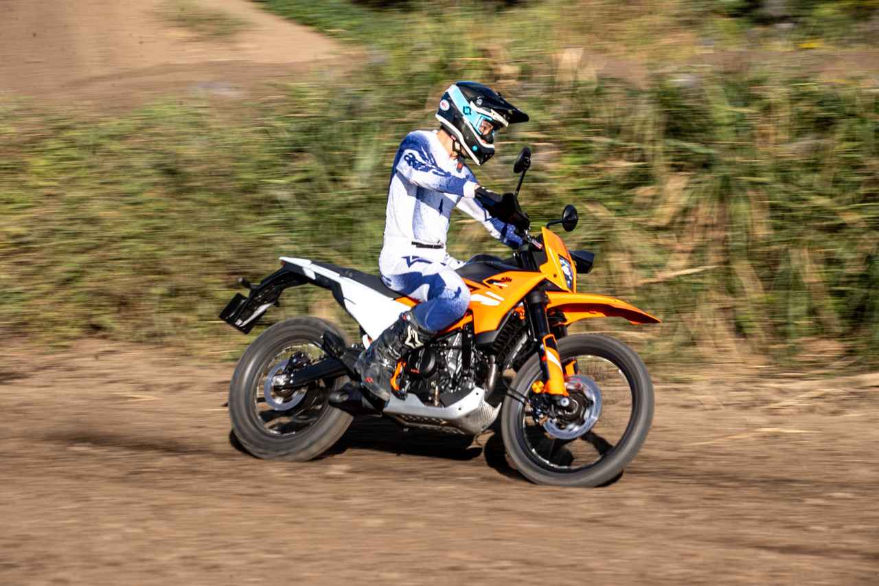 画像: 390DUKE譲りの高回転、ストリートが楽しい