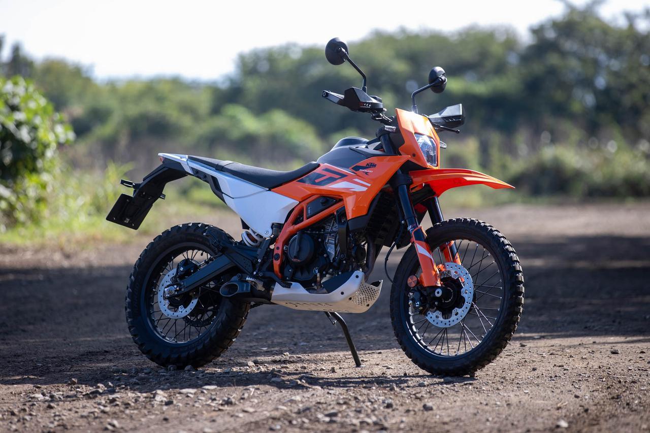 ダートでのスポーツライディングを誰の手にも、KTM 390ENDURO R