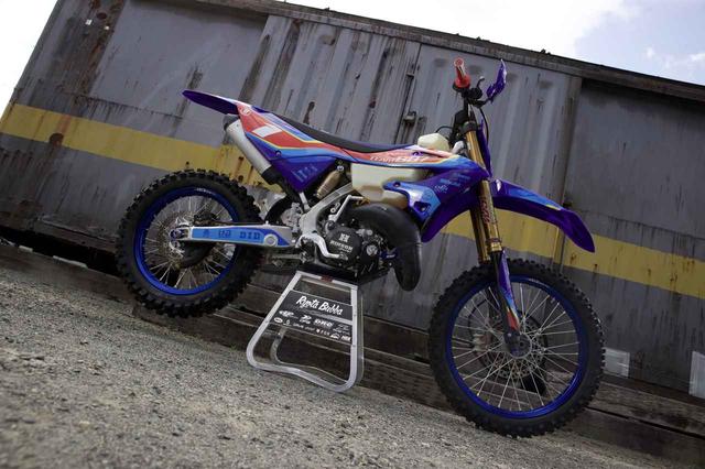 画像: クロスカントリーシーンでは、今も日本のトップライダーにとってYZ250Xこそ最速のマシン