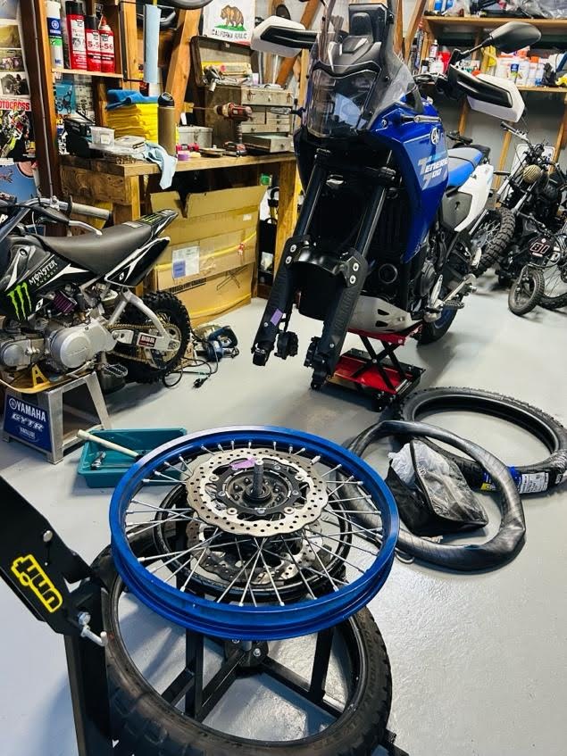 画像1: アドベンチャーバイクのタイヤ交換って自分でできるの?