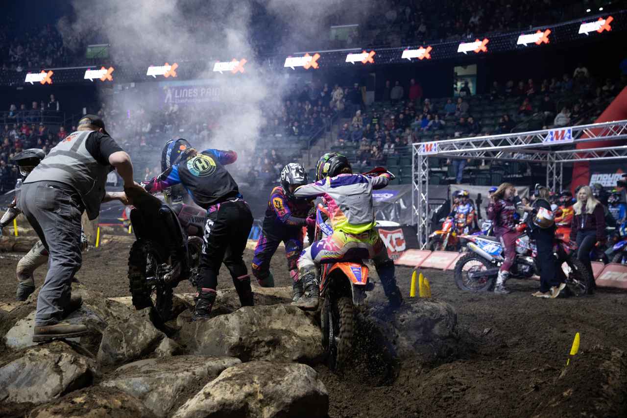 画像: ウィメンズクラスで起きる大混乱