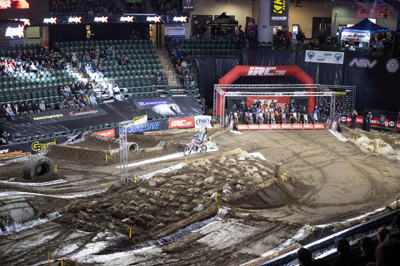 画像: とにかくIRCレッドが目だつ!