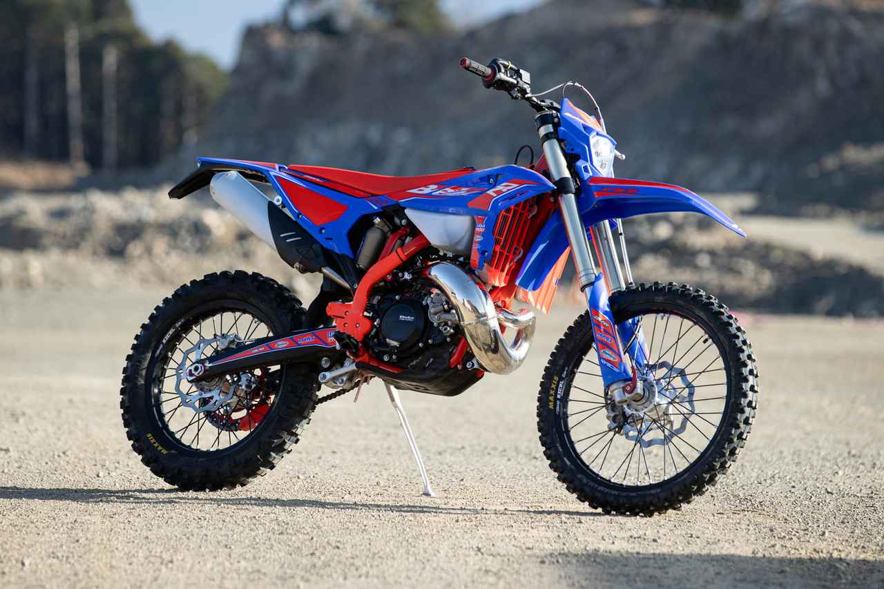 画像1: 全方位死角なし、過激なRACEにスタンダードなX-PRO