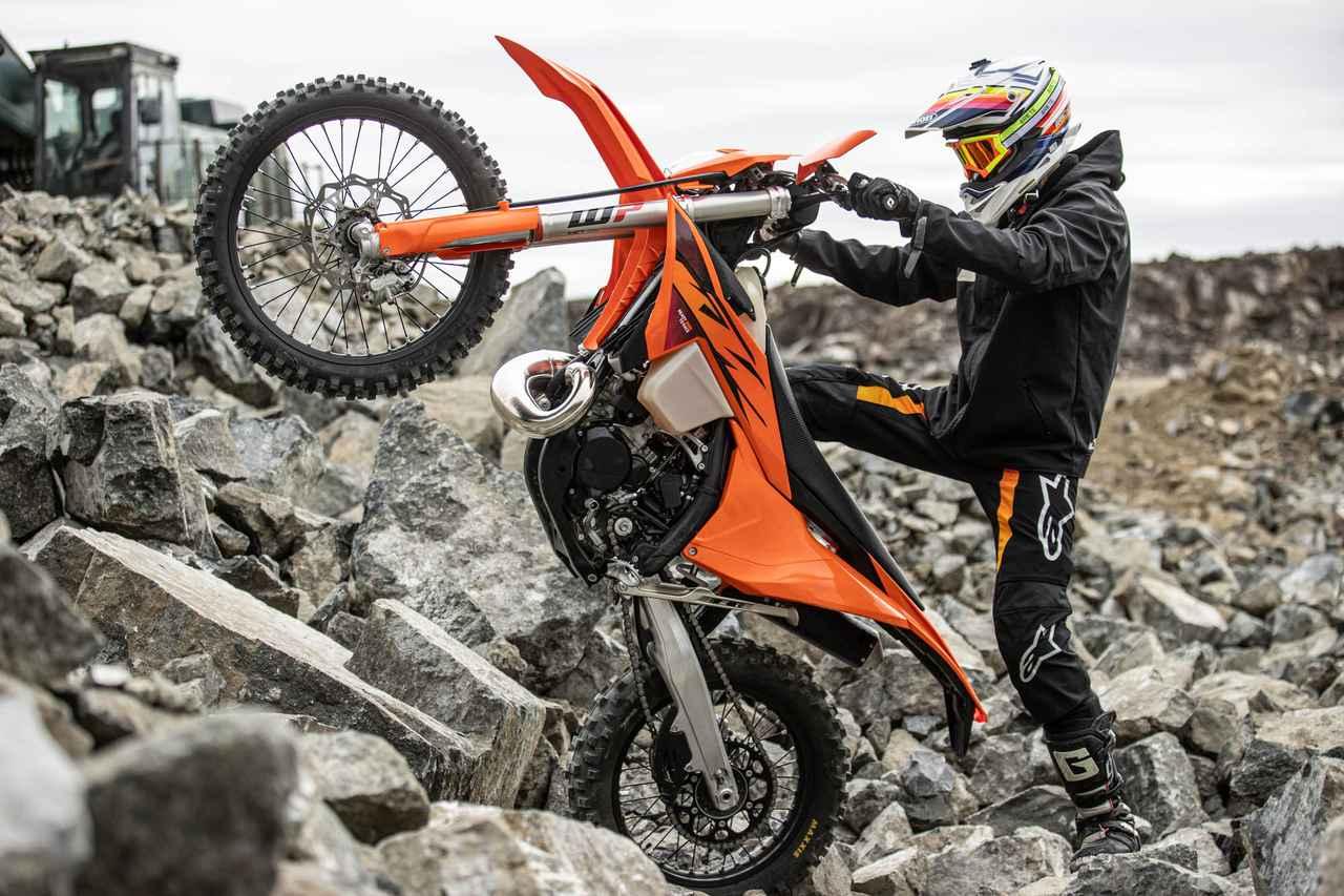 KTM 250XC-Wレビュー「ナンバー廃止」は退化か、進化か。エンデューロ