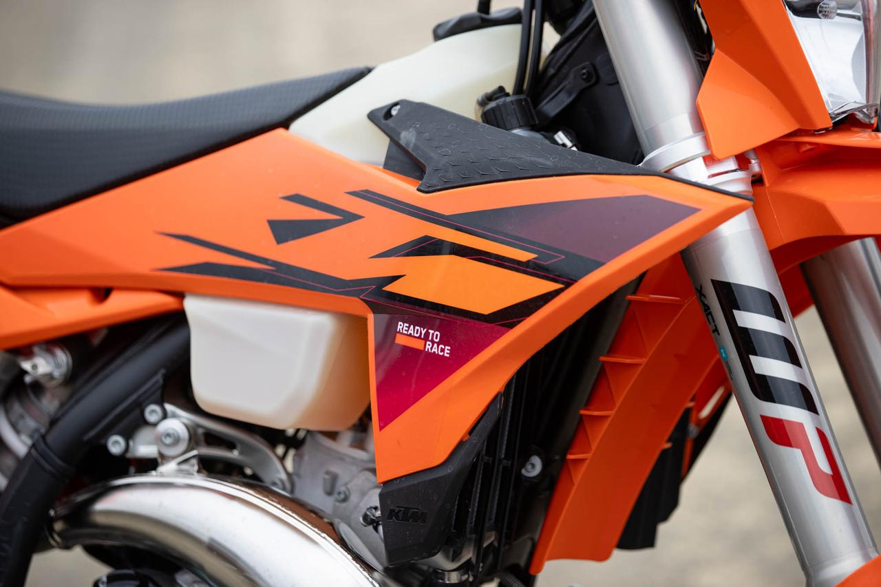 KTM 250XC-Wレビュー「ナンバー廃止」は退化か、進化か。エンデューロ