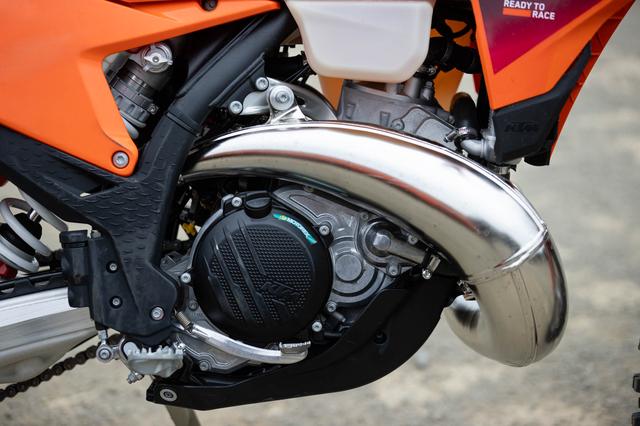 KTM 250XC-Wレビュー「ナンバー廃止」は退化か、進化か。エンデューロ