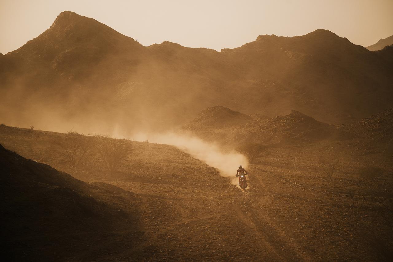 画像: 藤原慎也のダカール・レポート Vol.2 「人生最大のノールック大ジャンプ」からの生還