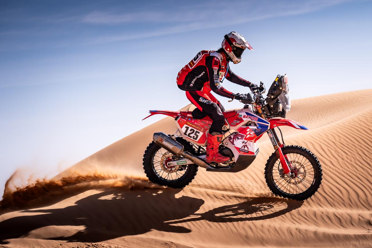 画像1: 藤原慎也ダカールレポート Vol.6 鎖骨骨折の激痛に耐え挑む900kmの全編砂丘。「ツーリングペース」のサバイバル