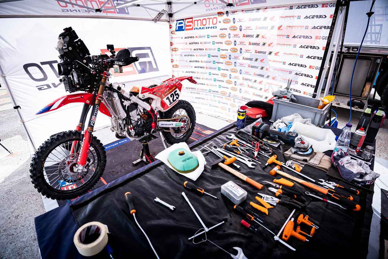 藤原慎也ダカールレポート Vol.7 後半戦は耐える戦いに、鎖骨・複視が