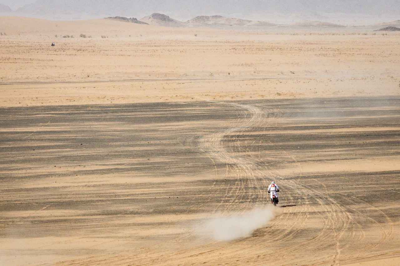 画像: スタート地点の激励と、リエゾンでの72kmオーバーラン