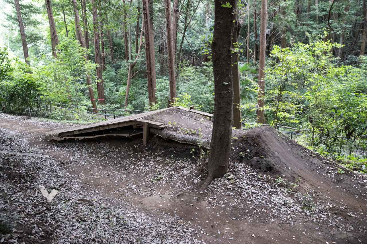 画像2: 各所にジャンプセクションあり、中〜上級レベルの「レッドトレイル」