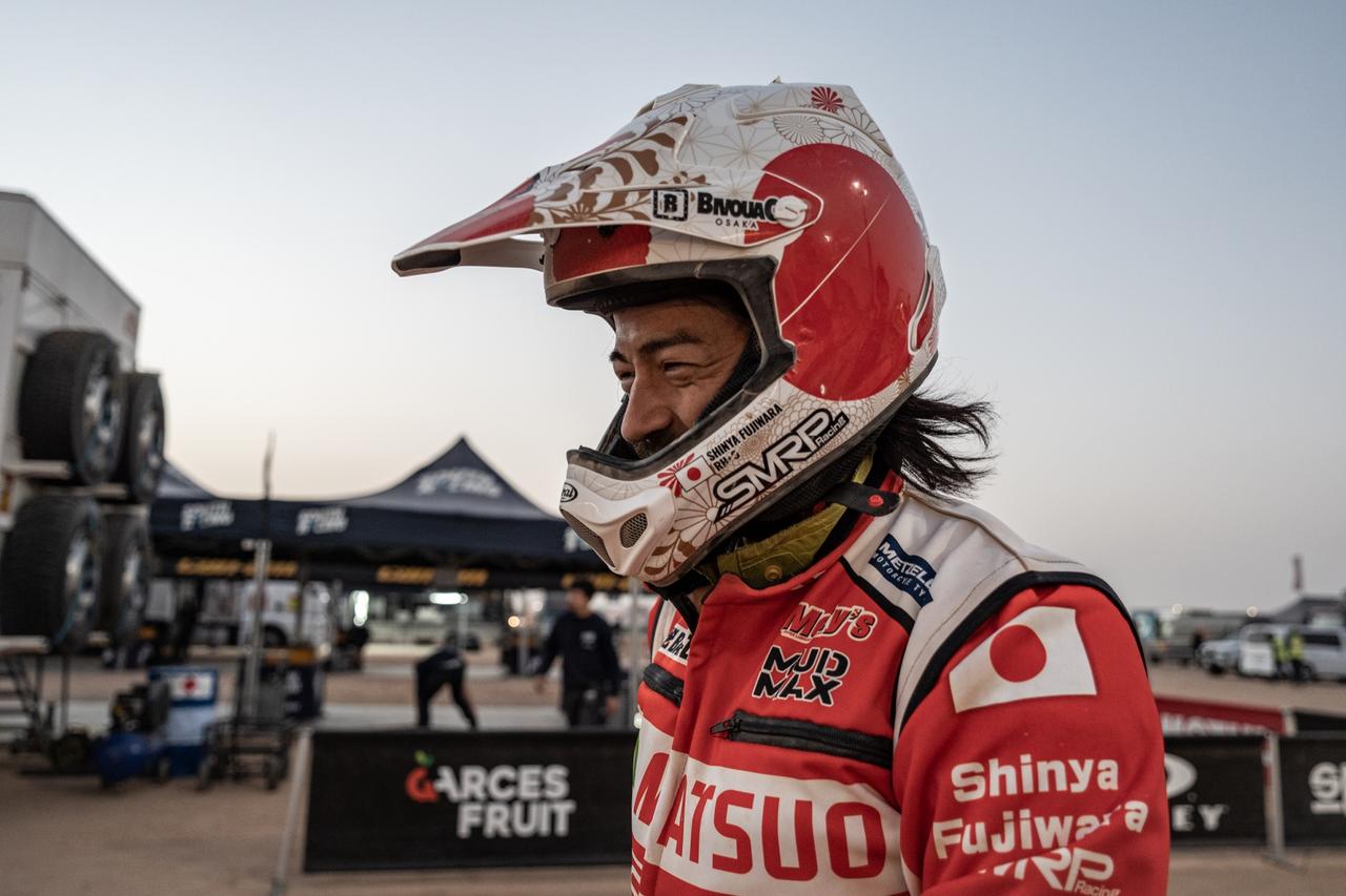 画像2: ヘルメットの中の涙