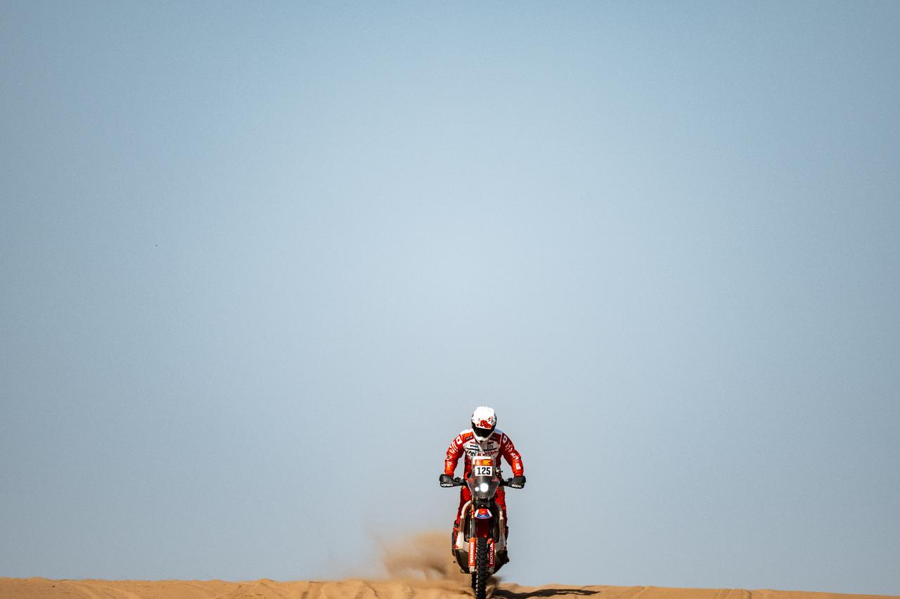 画像1: ヘルメットの中の涙