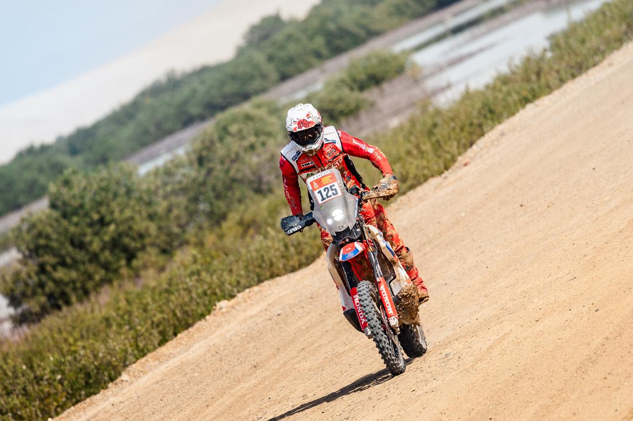 画像1: 最後の最後に「泥だらけ」