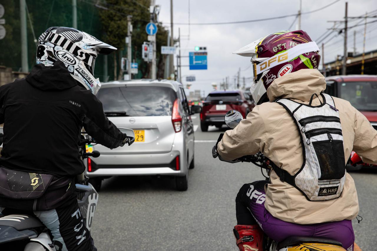 画像: 迷う釘村＆大津