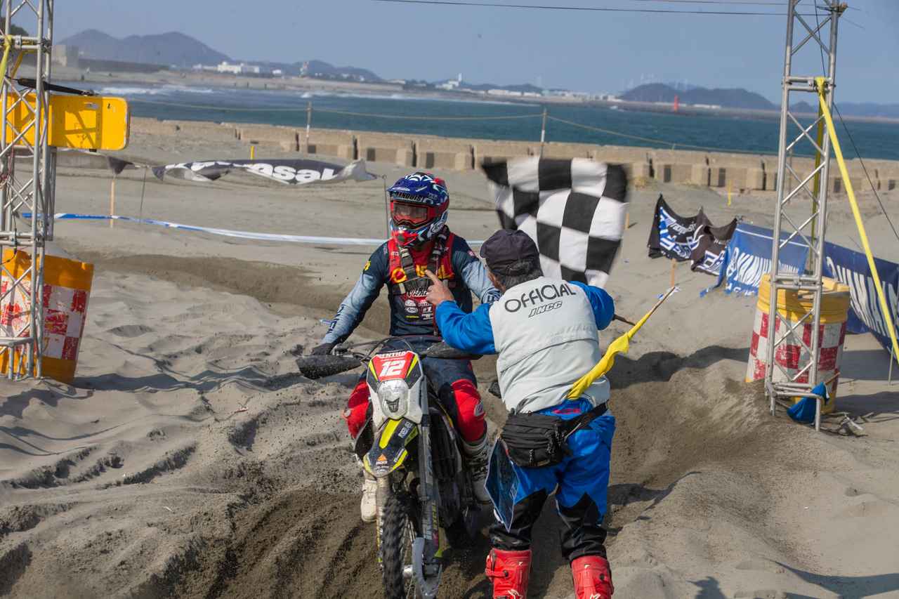 画像: 勝敗を分けた「給油の1分」と「19周目の覚醒」